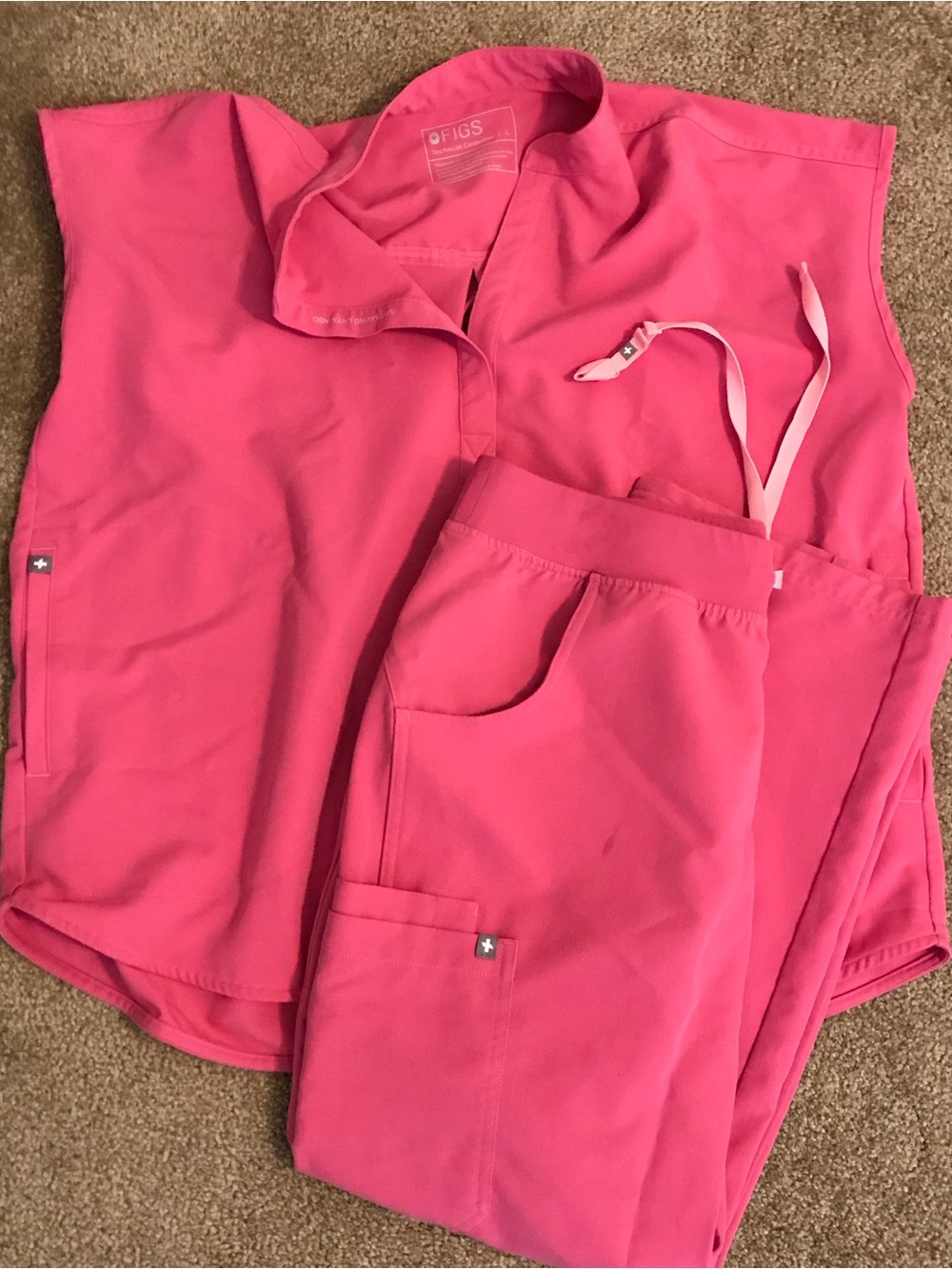 Figs Women's scrub Pants & Top Set in Bubblegum Pink